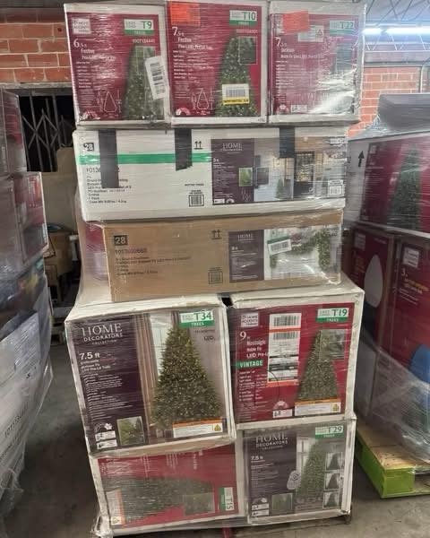 Christmas Tree Liquidation Pallet | Wholesale Holiday Inventory