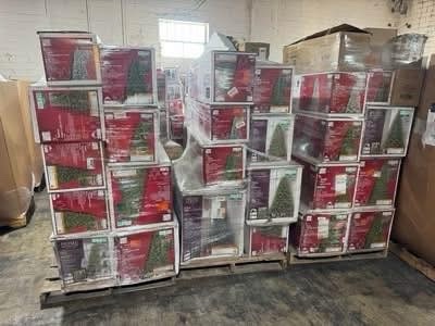 Christmas Tree Liquidation Pallet | Wholesale Holiday Inventory